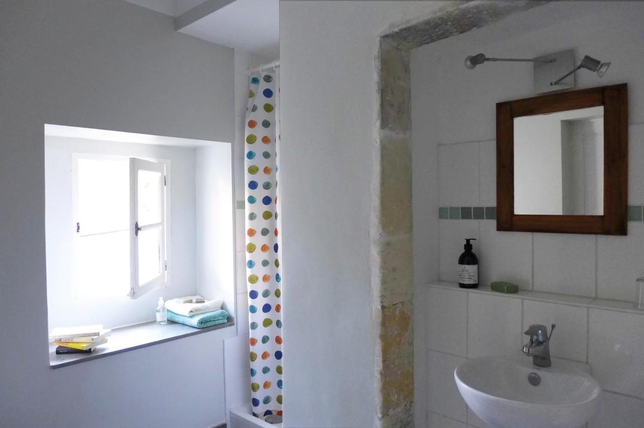 Le Ciel Par-Dessus Le Toit Bed & Breakfast Salavas Exterior photo